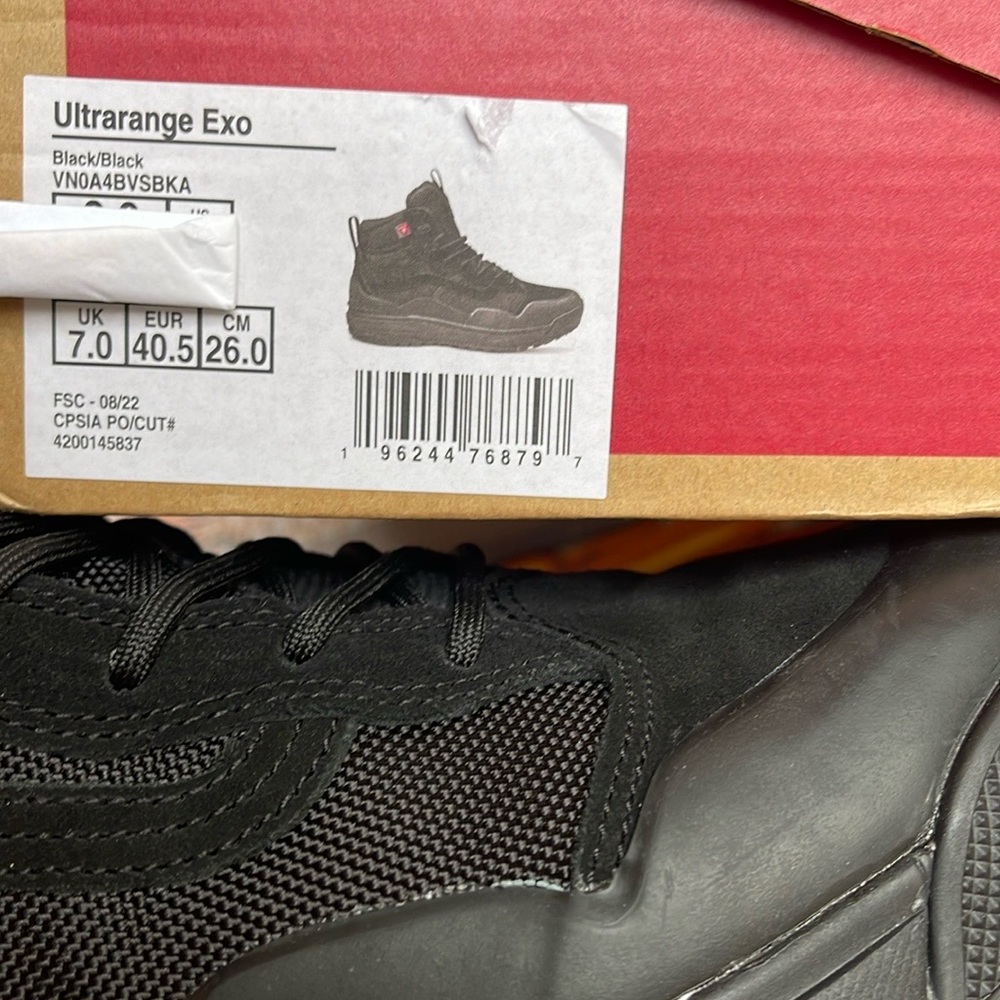 Vans WMNS Ultrarange Exo
Black/Black
VN0A4BVSBKA
Boots Sneakers - Picture 16 of 16
